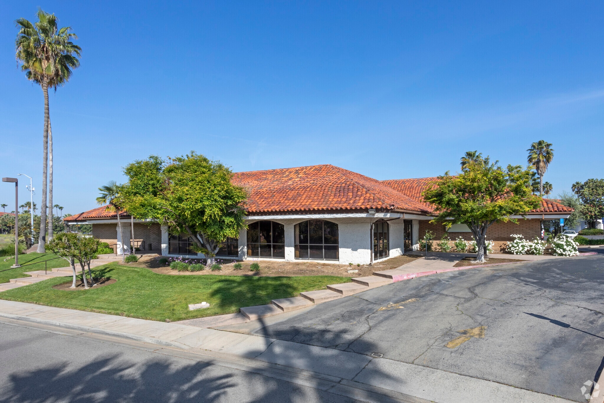 7110 N 1st St, Fresno, CA for lease Building Photo- Image 1 of 3