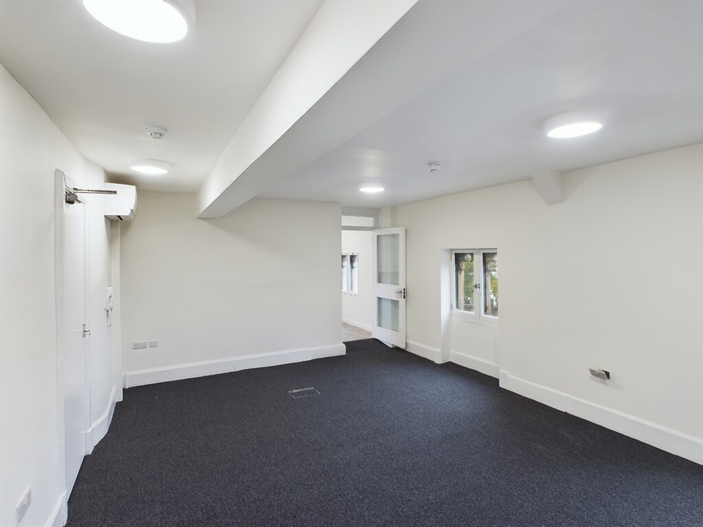 29 Grosvenor St, Chester for lease Interior Photo- Image 1 of 5