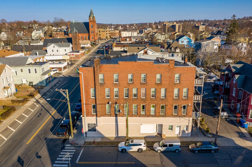 246 W Main St, Meriden, CT for sale - Primary Photo - Image 1 of 12