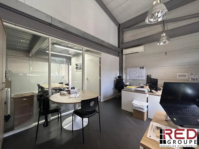 Office in Aix-en-Provence for lease - Building Photo - Image 1 of 5