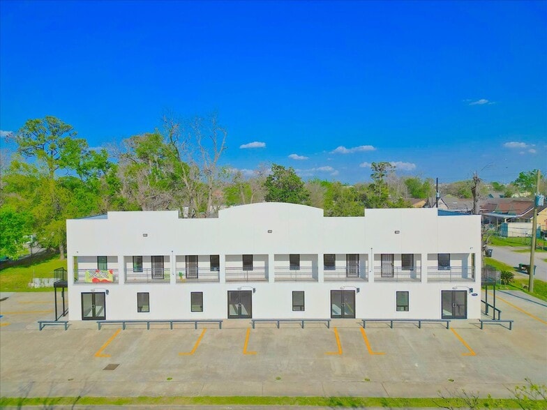 7704 Irvington Blvd, Houston, TX for lease - Building Photo - Image 2 of 60