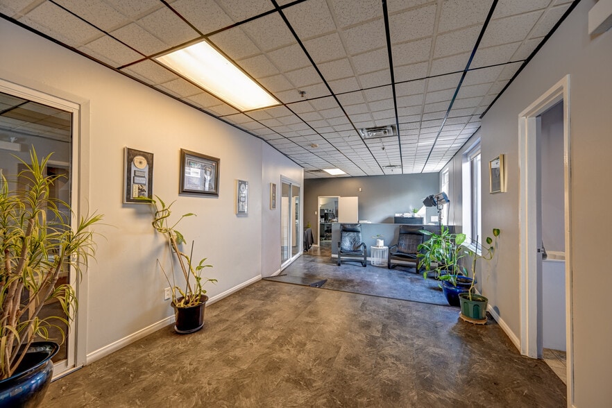 2251 Av Papineau, Montréal, QC for sale - Building Photo - Image 3 of 20