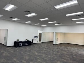 9535 NW 174th St, Hialeah, FL for lease Interior Photo- Image 2 of 9