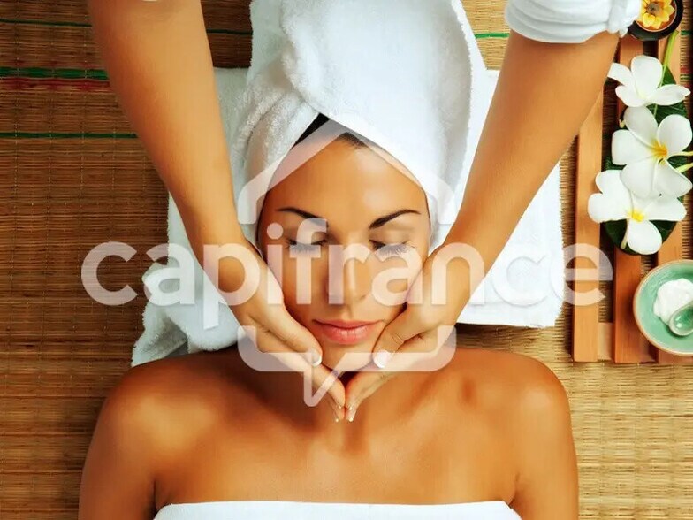 Office in Fagnières for lease - Building Photo - Image 1 of 9