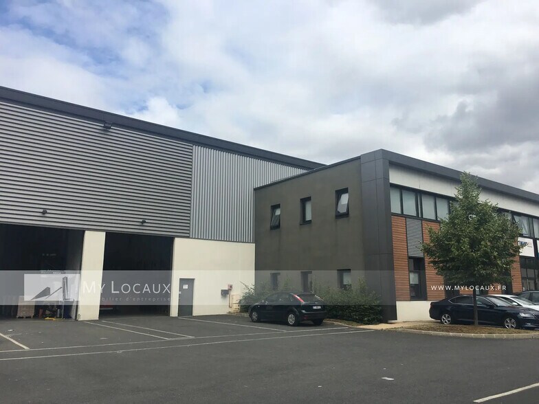 Industrial in Villeneuve-la-Garenne for lease - Building Photo - Image 1 of 9