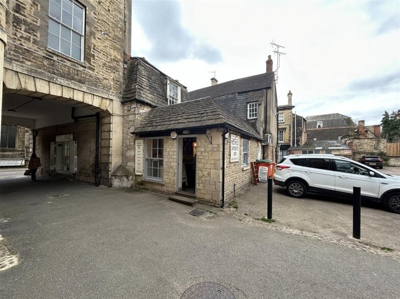 The Gatehouse, 15 St Mary's Street, Stamford for lease - Building Photo - Image 3 of 5