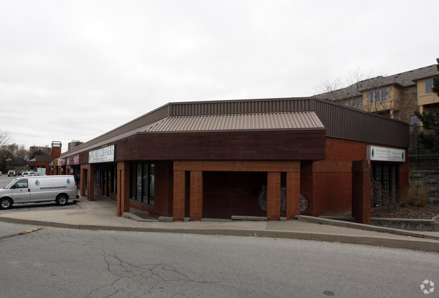 801 Dundas St E, Mississauga, ON for lease - Building Photo - Image 2 of 6