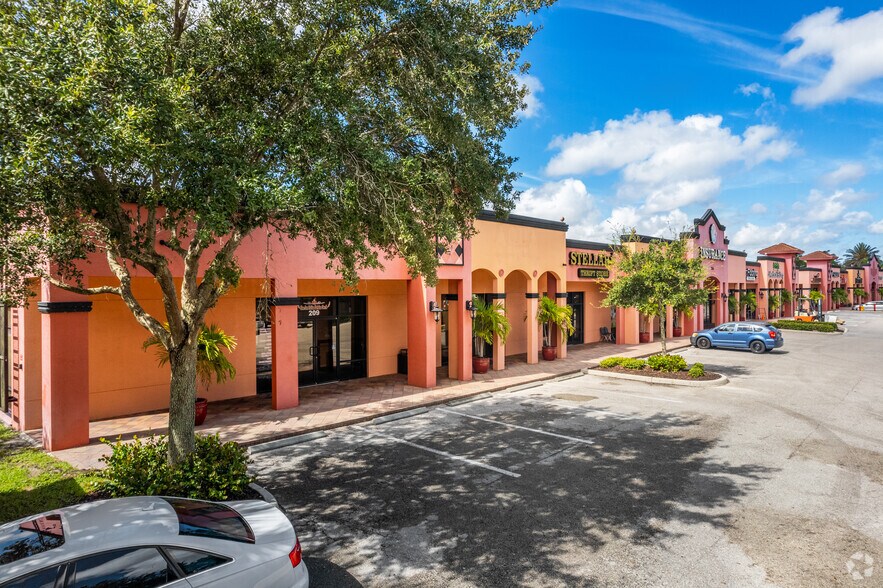 7785 Davis Blvd, Naples, FL 34104 Del Mar Retail Center