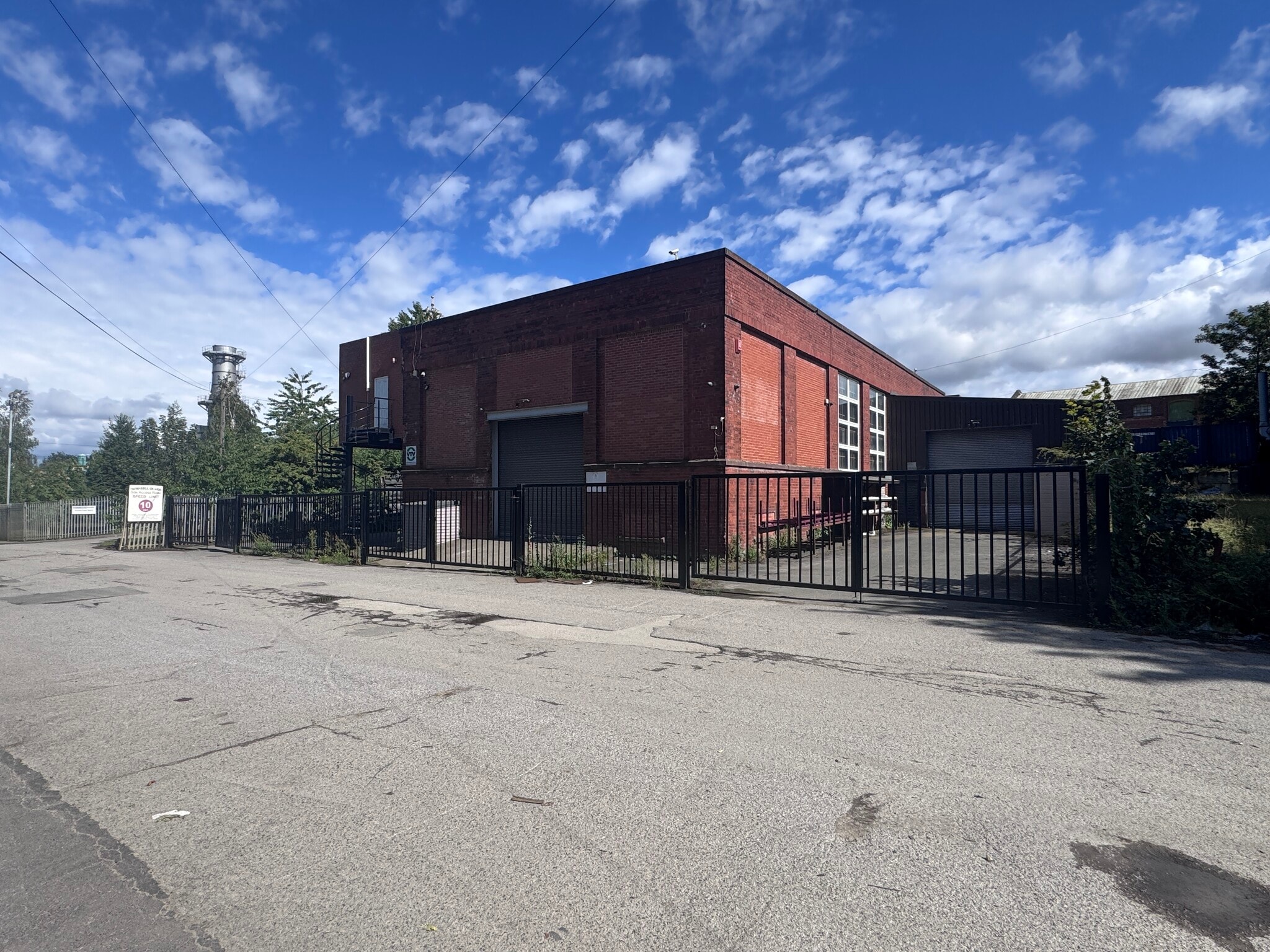 Calder Rd, Dewsbury for sale Primary Photo- Image 1 of 1