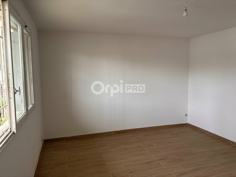 Office in Avignon for lease Interior Photo- Image 1 of 7