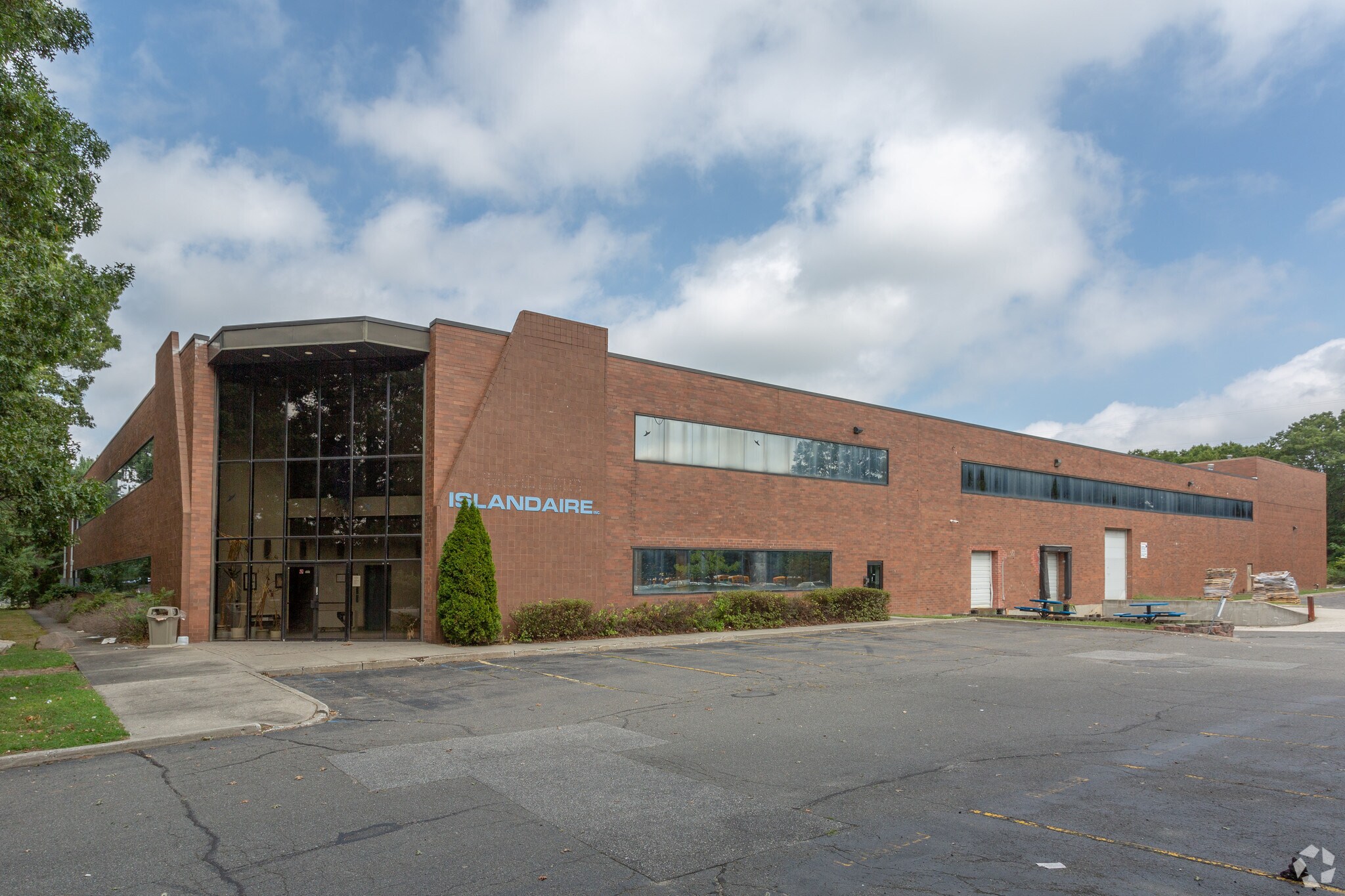 22 Research Way, East Setauket, NY for sale Primary Photo- Image 1 of 1