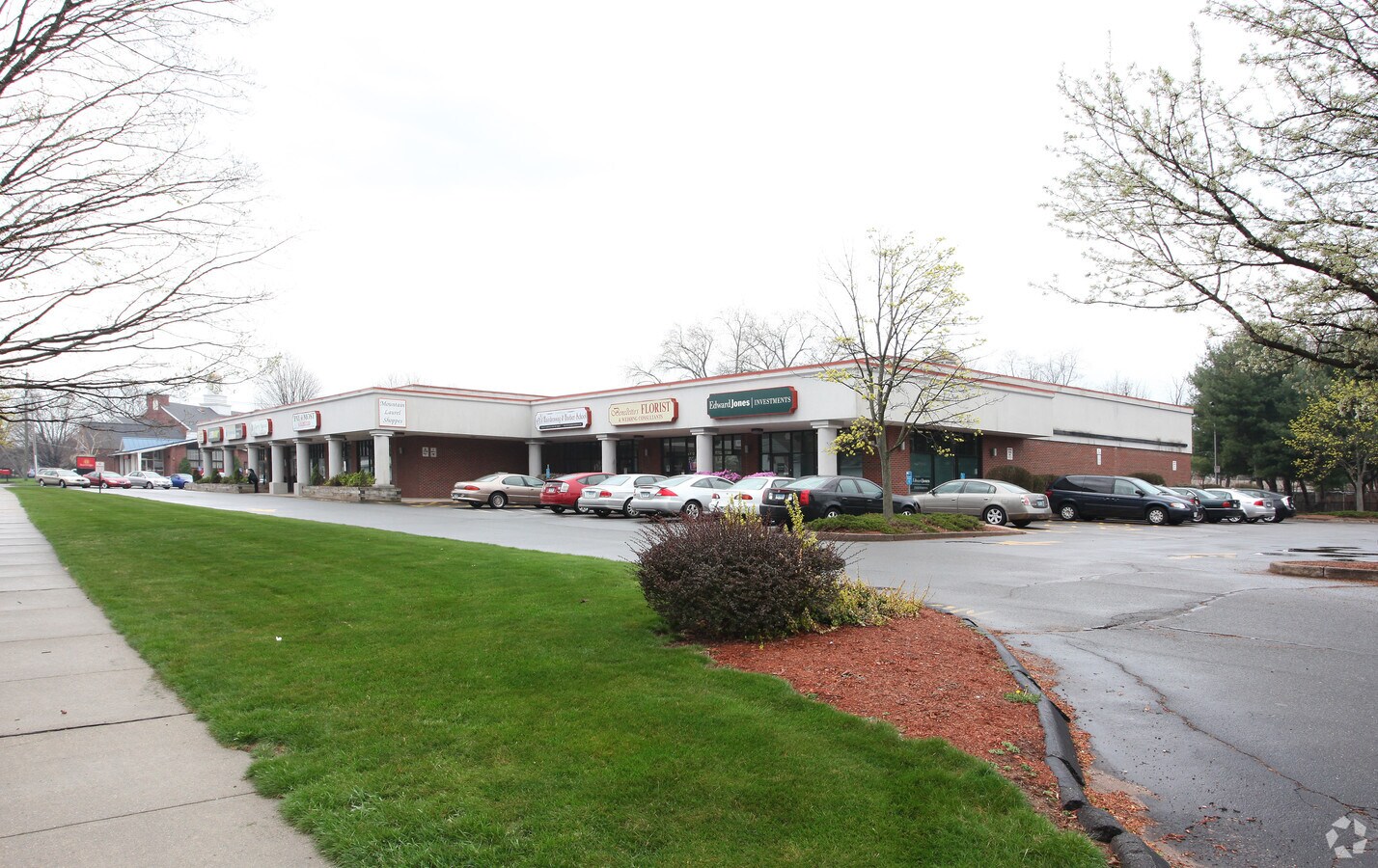 786 Enfield St, Enfield, CT 06082