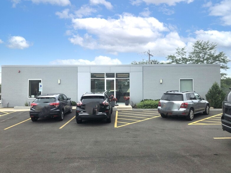 721 Dundee Ave, Elgin, IL for lease - Building Photo - Image 3 of 13
