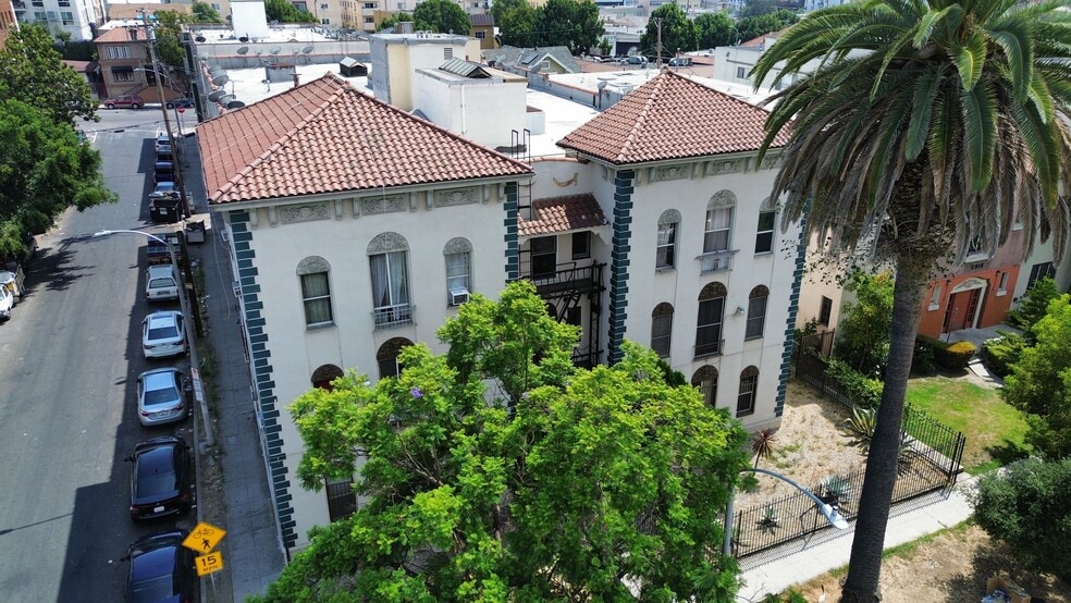 2910 Leeward Ave, Los Angeles, CA for sale - Building Photo - Image 1 of 12