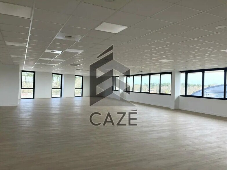 Office in Mérignac for lease - Interior Photo - Image 2 of 8
