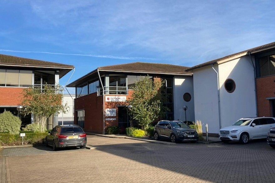 Easthampstead Rd, Bracknell for lease - Building Photo - Image 1 of 5