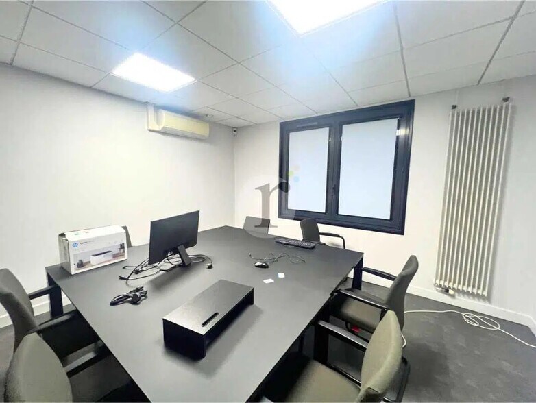 Office in Lille for lease - Building Photo - Image 2 of 5