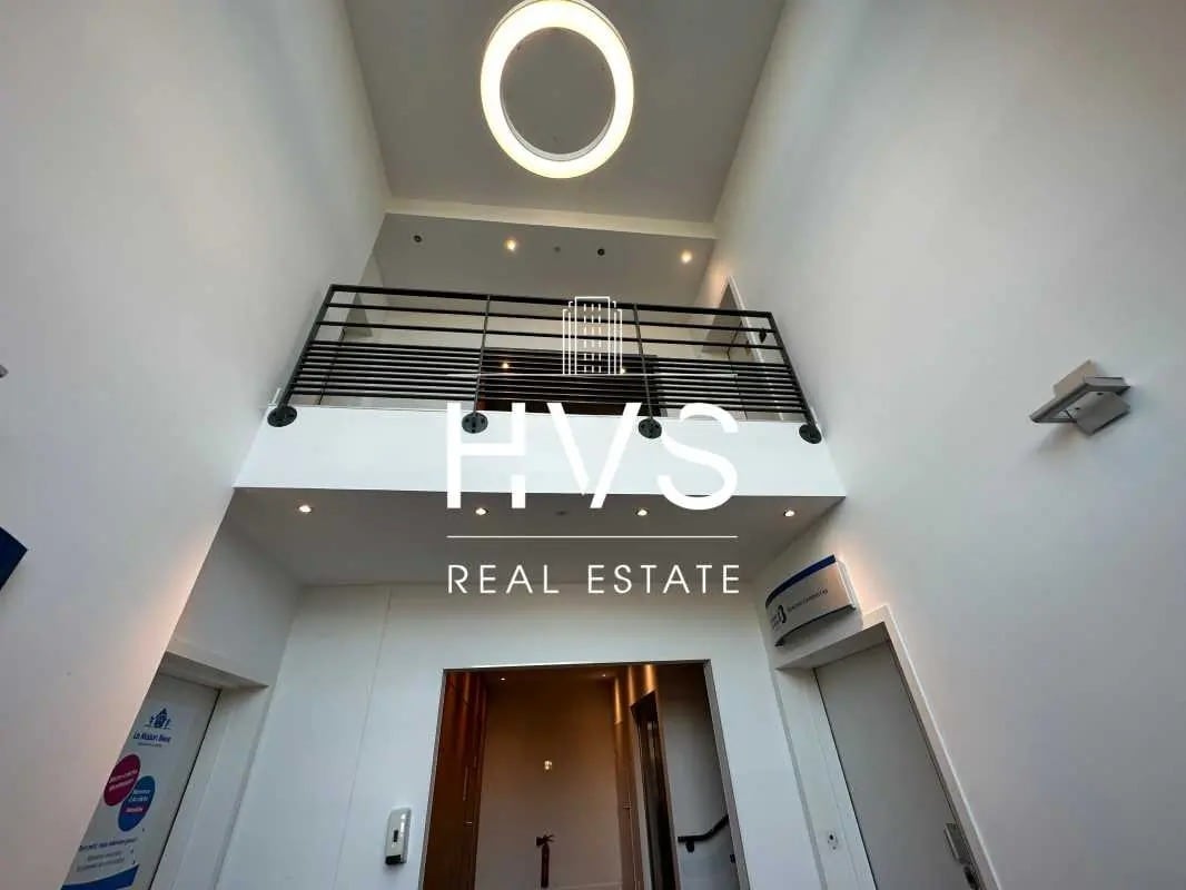 Office in Aix-en-Provence for lease Interior Photo- Image 1 of 6