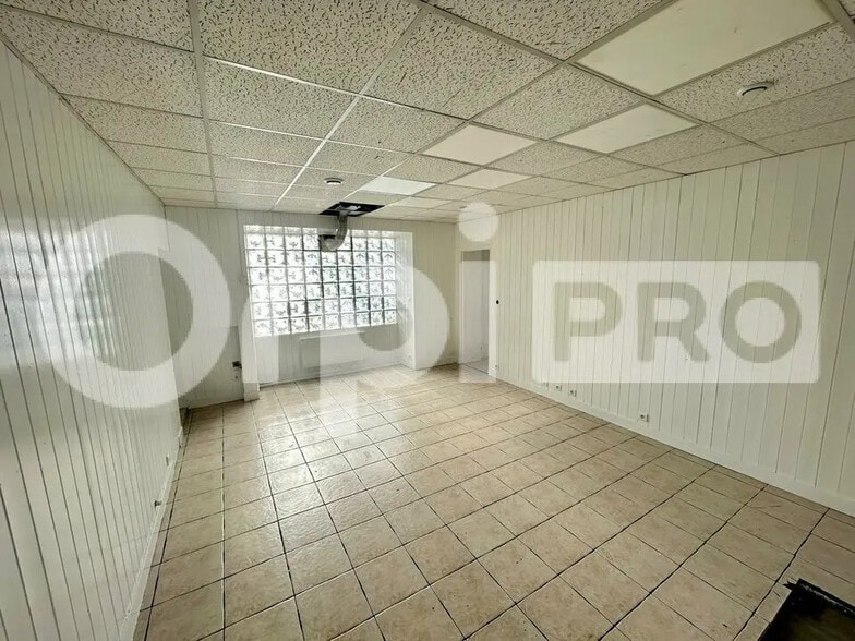 Retail in Longjumeau for lease - Interior Photo - Image 2 of 6