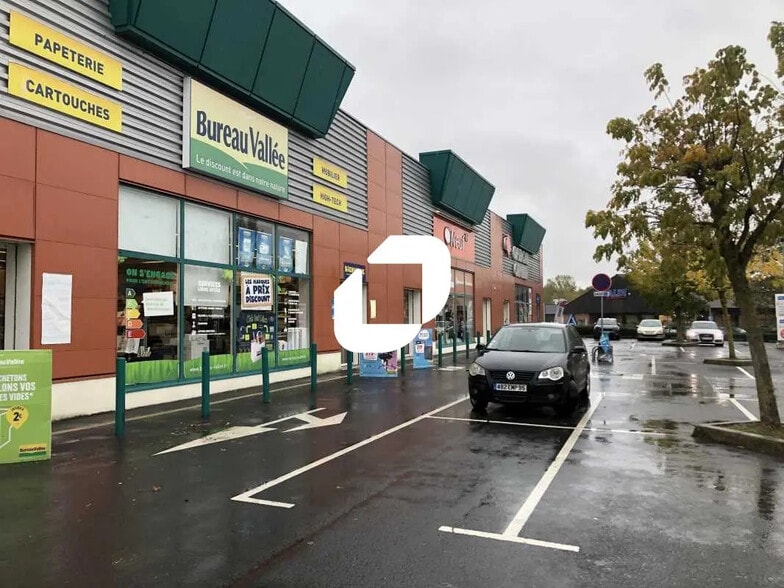 Retail in L'ISLE-ADAM for lease - Building Photo - Image 1 of 4
