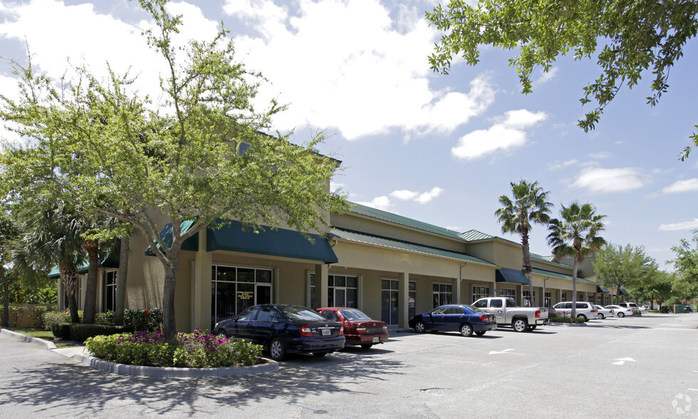 658 W Indiantown Rd, Jupiter, FL for lease - Building Photo - Image 3 of 7