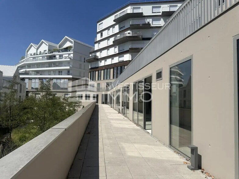 Office in Avon for sale - Building Photo - Image 3 of 5