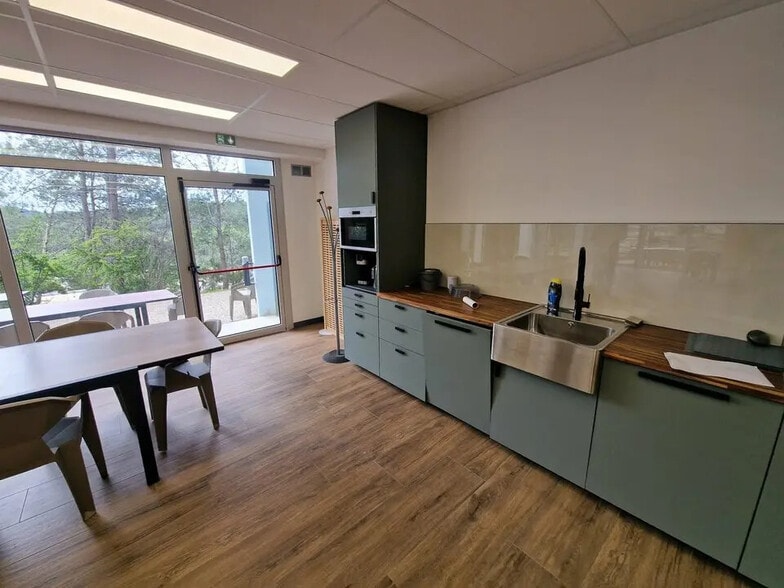 Office in Valbonne for lease - Interior Photo - Image 3 of 5
