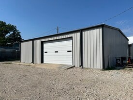 718 E Hundley Dr, Lake Dallas TX - Warehouse