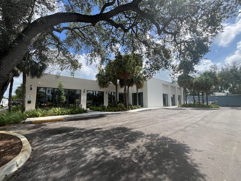 3705 W Commercial Blvd, Fort Lauderdale, FL for lease - Building Photo - Image 2 of 6