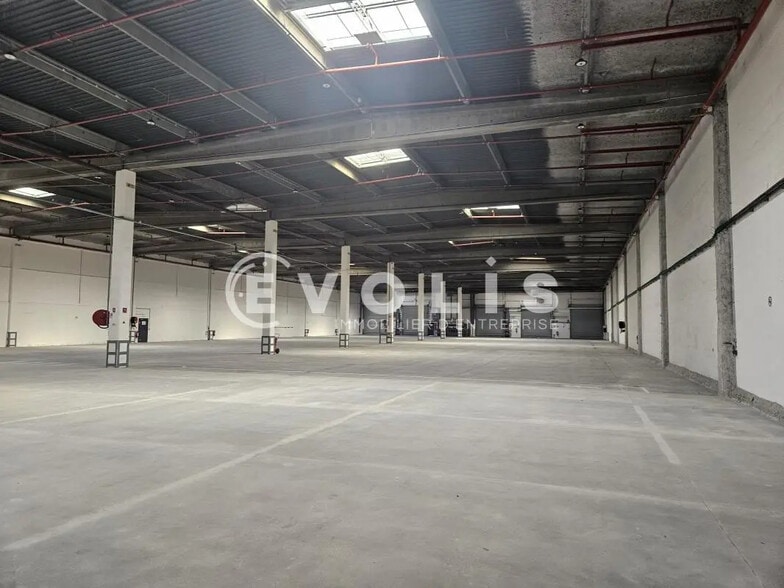 Avenue D'Oceanie, Les Ulis for lease - Interior Photo - Image 3 of 16