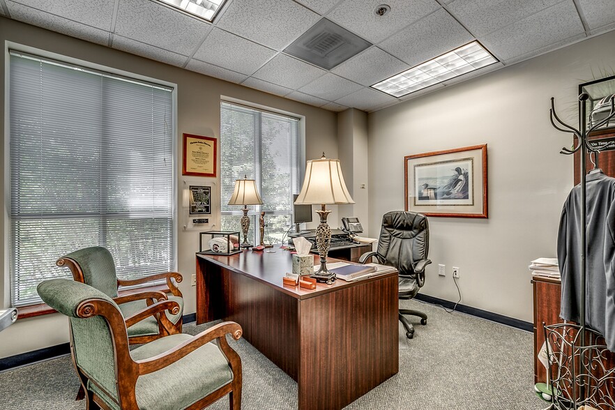 2050 Corporate Centre Dr, Myrtle Beach, SC for lease - Interior Photo - Image 2 of 3