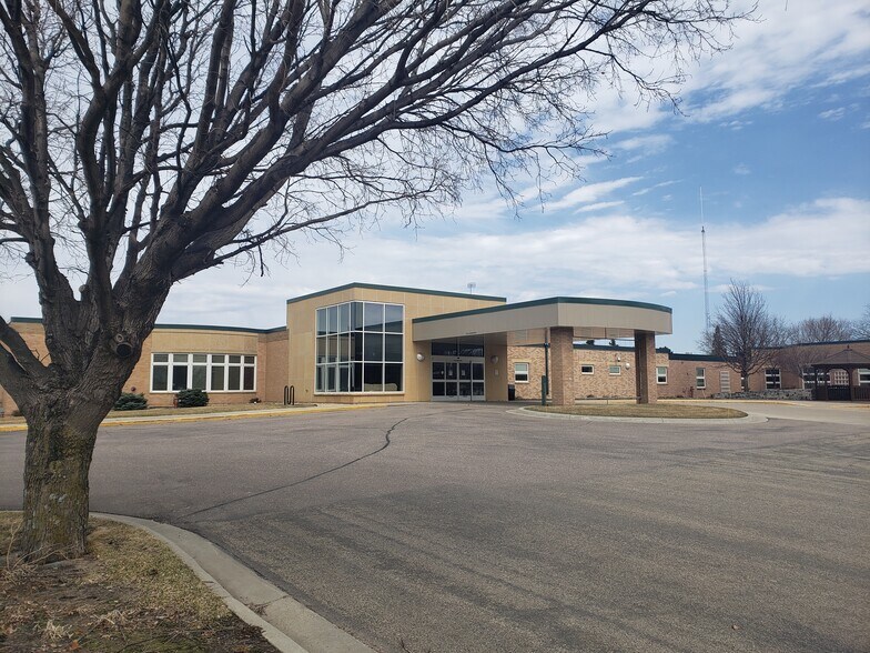 625 N Jackson Ave, Springfield, MN for sale - Building Photo - Image 3 of 22