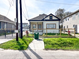 1611 Common St, Houston TX - Airbnb Property