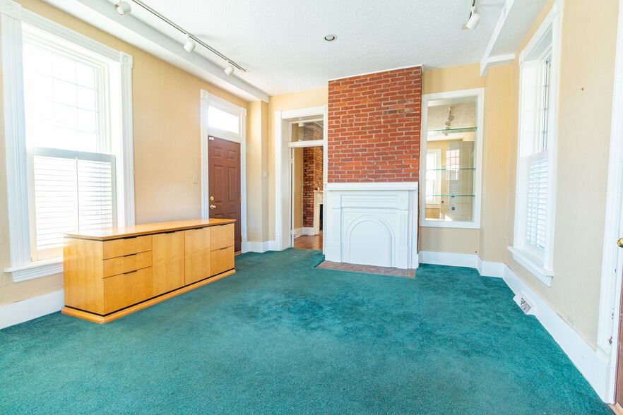 323 S Main St, Zelienople, PA for lease - Building Photo - Image 2 of 47