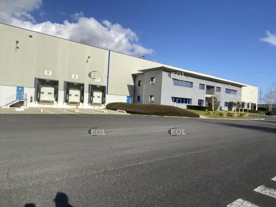Industrial in Villeneuve-Saint-Germain for lease Building Photo- Image 1 of 17