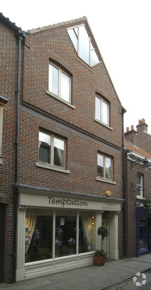 2 Grape Ln, York for sale - Building Photo - Image 1 of 1