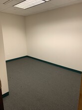 701 Lee St, Des Plaines, IL for lease Interior Photo- Image 2 of 2