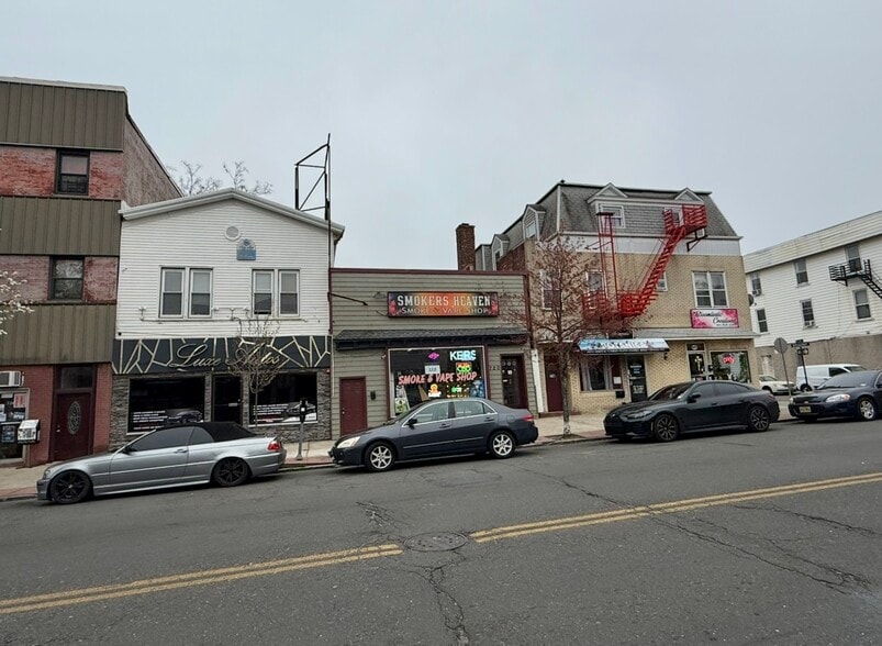 718 Broadway, Bayonne, NJ for sale - Building Photo - Image 2 of 12