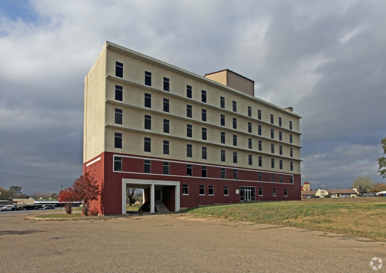 1600 N Main St, Cleburne, TX 76033