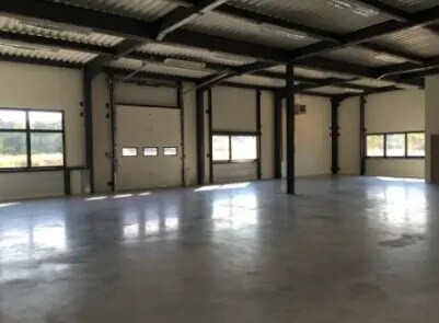 Flex in Dardilly for lease - Interior Photo - Image 3 of 4