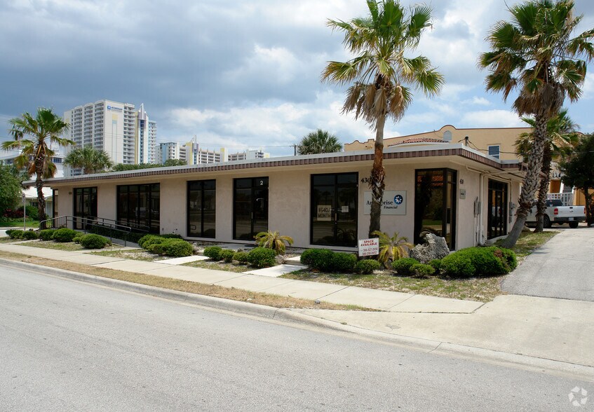 430 Oakridge Blvd, Daytona Beach, FL 32118