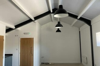 Manor Farm Yard, Upton Grey for lease Interior Photo- Image 2 of 3