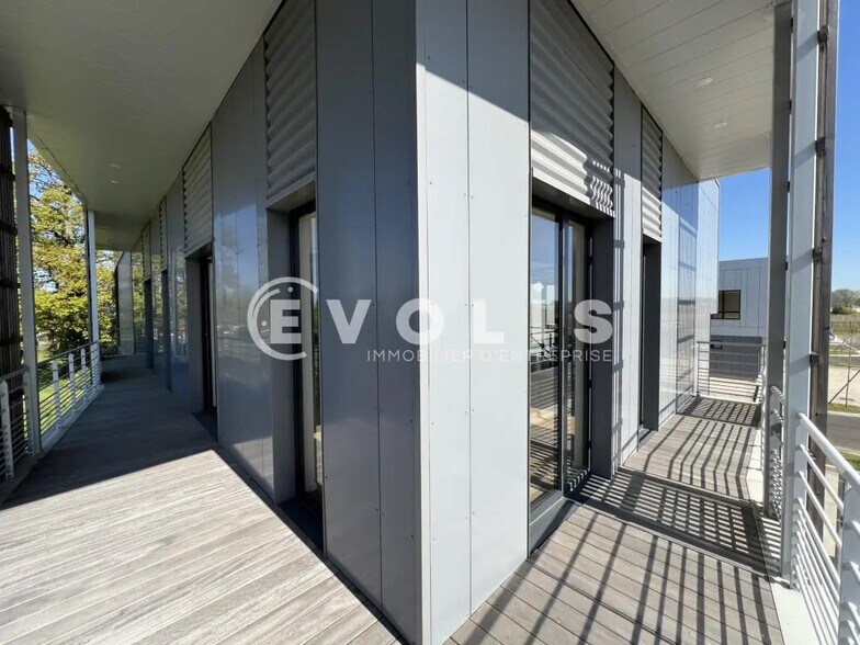 Office in Chanteloup-en-Brie for lease - Building Photo - Image 2 of 11