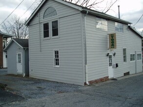 111 E Cypress St, Kennett Square, PA for lease Interior Photo- Image 1 of 4