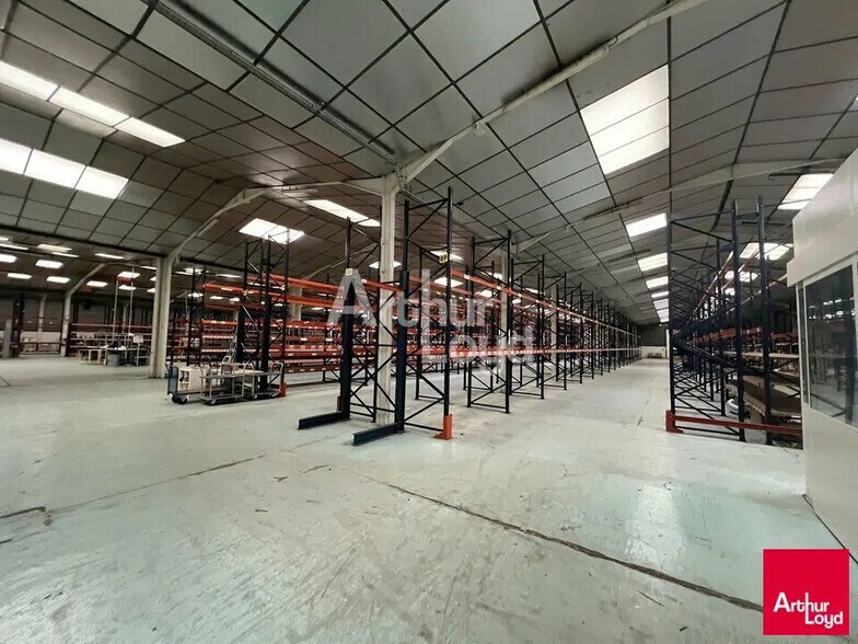 Flex in Châteaubourg for lease - Interior Photo - Image 3 of 5