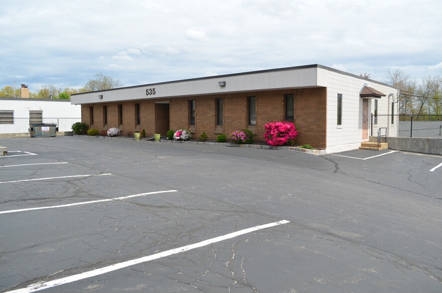 535 Atwood Ave, Cranston, RI for sale - Building Photo - Image 1 of 1