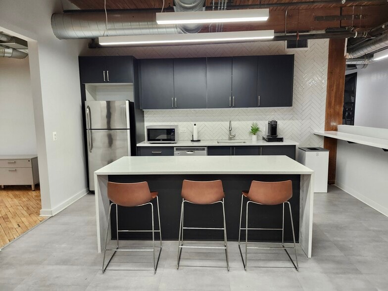 2150 S Canalport Ave, Chicago, IL for lease - Building Photo - Image 2 of 24