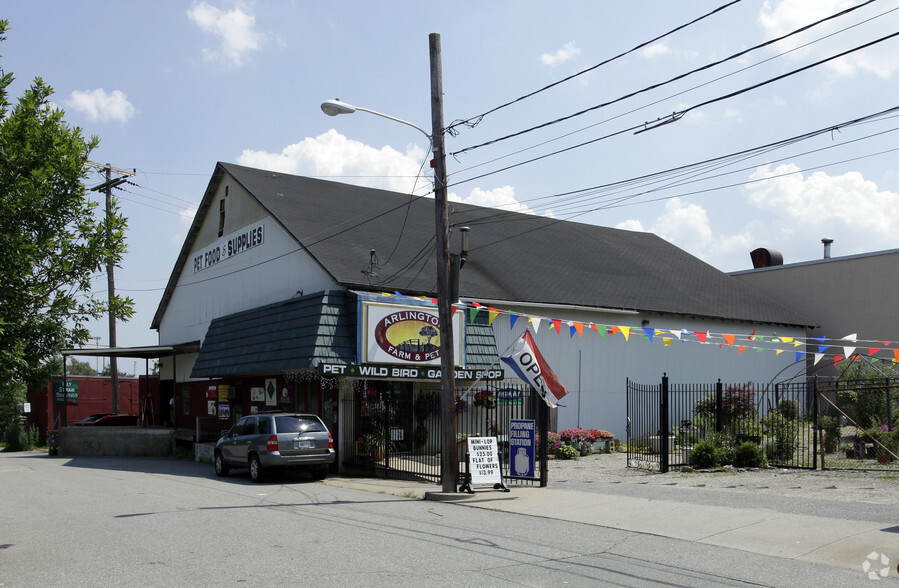 8 Depot Ave, Cranston, RI for sale - Primary Photo - Image 1 of 1