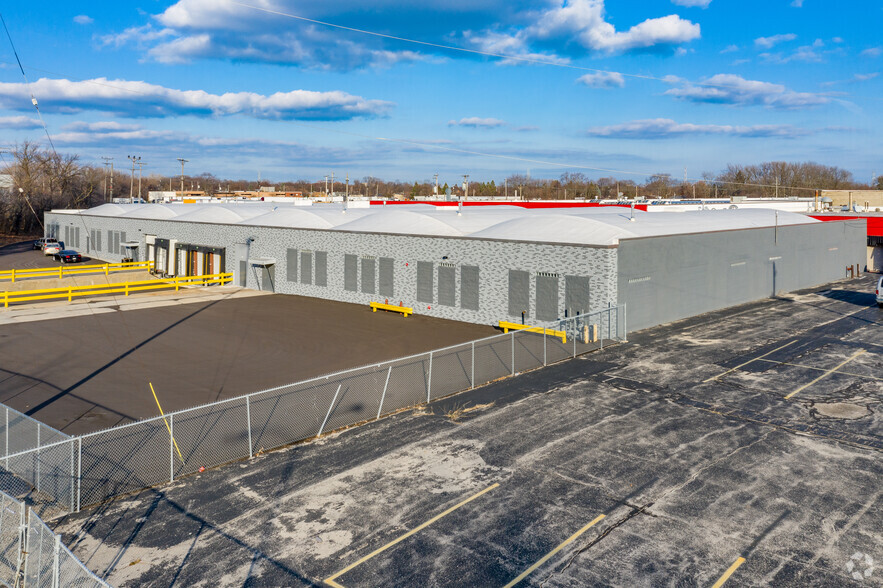 5400 N Teutonia Ave, Milwaukee, WI for lease - Building Photo - Image 1 of 10