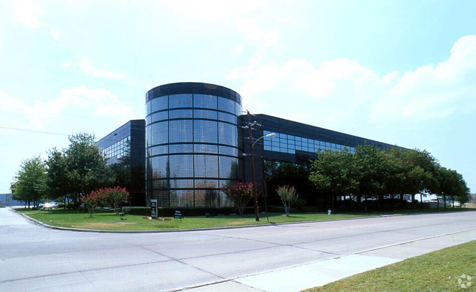 4500 Westgrove Dr, Addison, TX for lease - Building Photo - Image 2 of 8